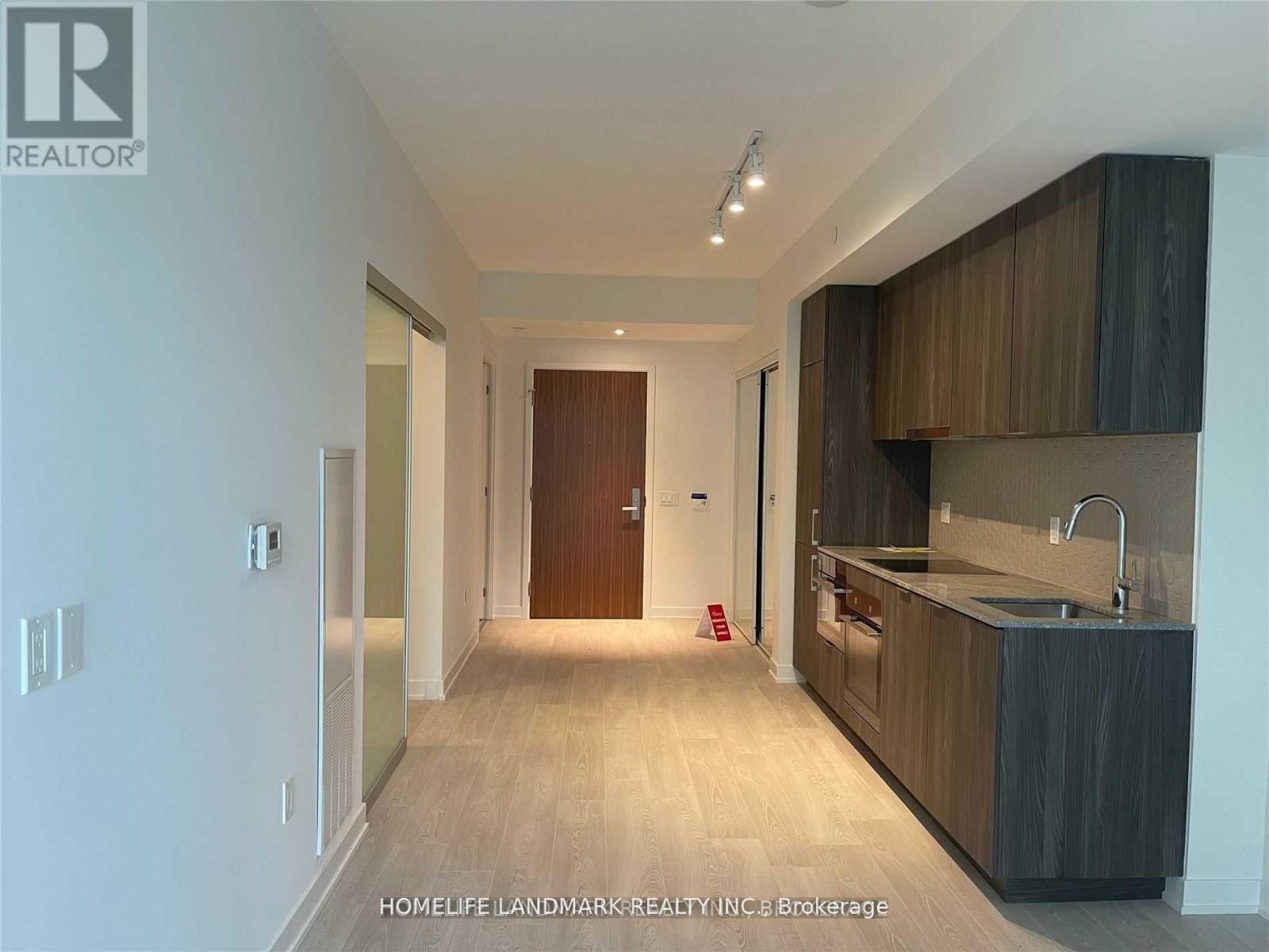 204 - 15 Queens Quay E, Toronto, Ontario  M5E 0C5 - Photo 2 - C12895406