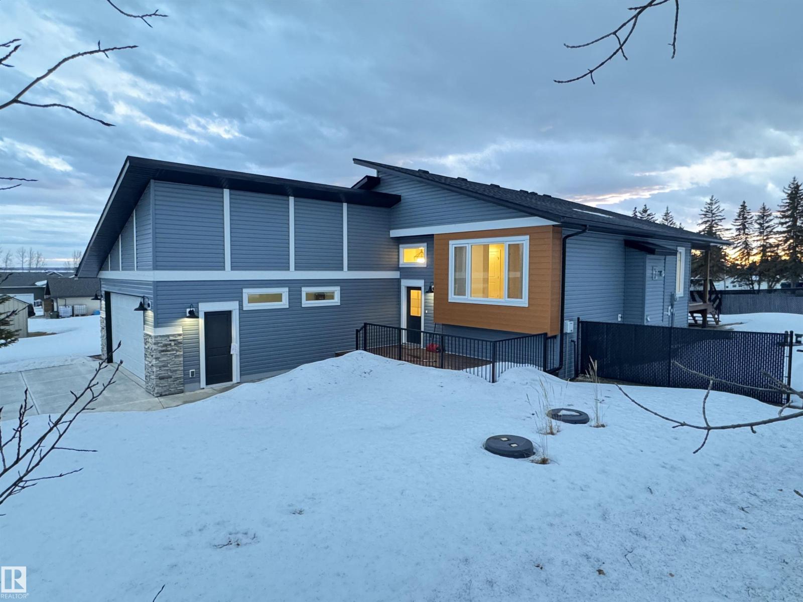 102 1 St, Rural Lac Ste. Anne County, Alberta  T0E 1A0 - Photo 2 - E4468887