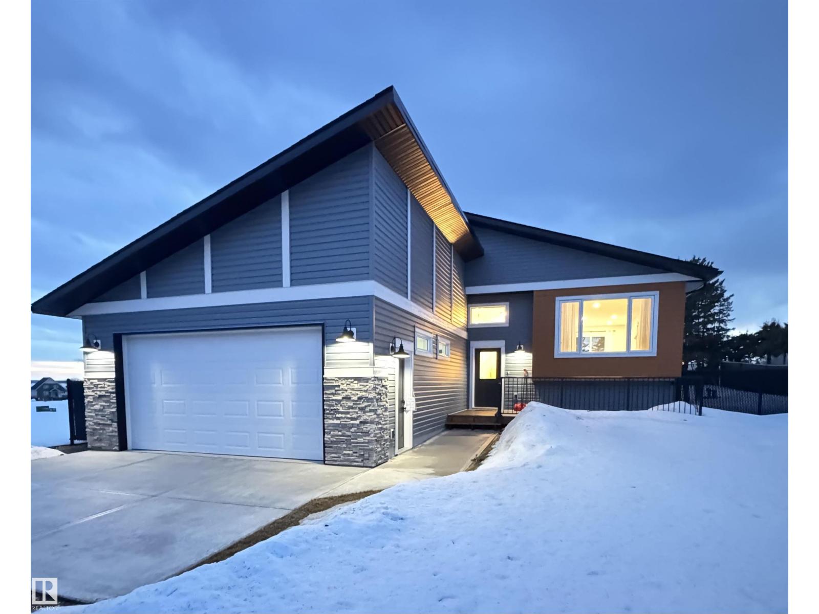 102 1 St, Rural Lac Ste. Anne County, Alberta  T0E 1A0 - Photo 1 - E4468887