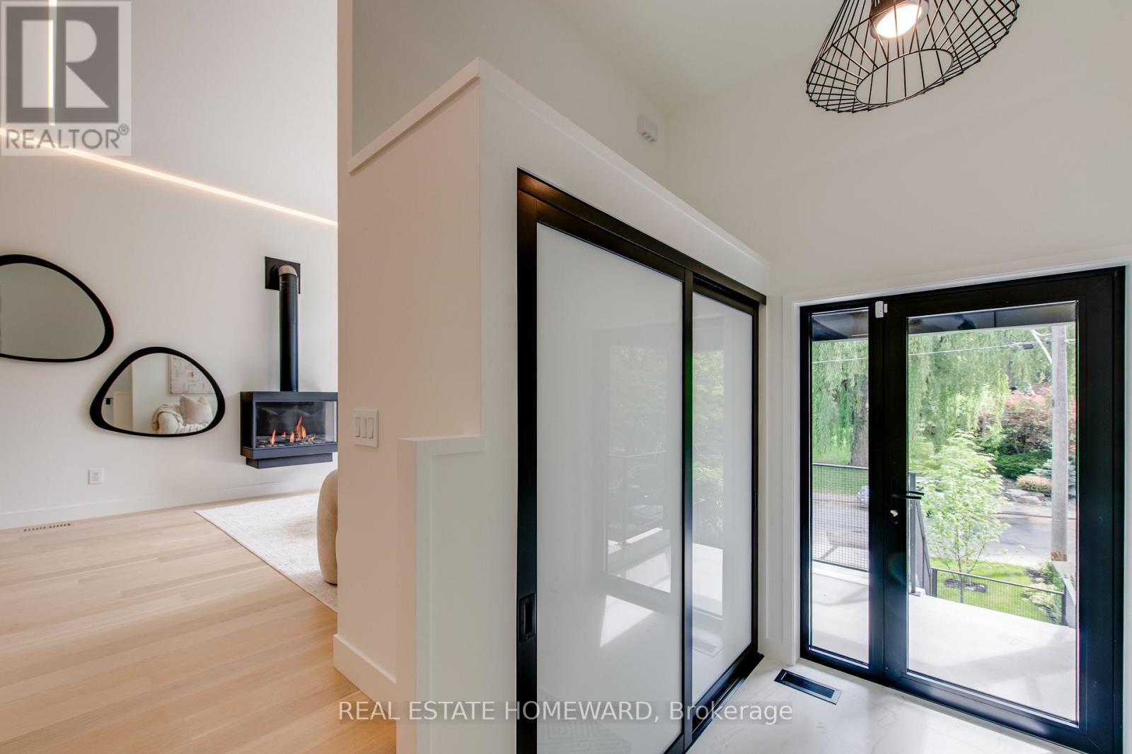 174 Kenilworth Avenue, Toronto, Ontario  M4L 3S6 - Photo 3 - E12895136