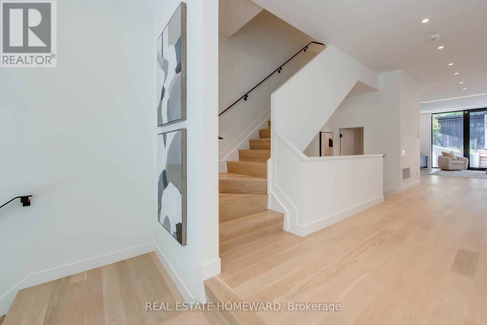 174 Kenilworth Avenue, Toronto, Ontario  M4L 3S6 - Photo 8 - E12895136