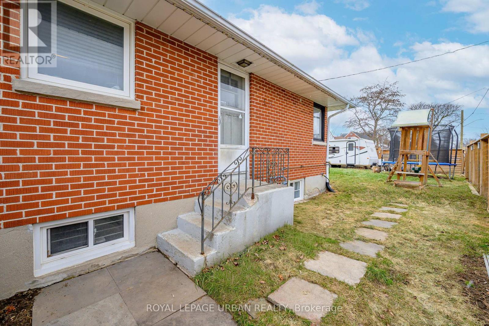 92 Rossland Road E, Oshawa, Ontario  L1G 2W3 - Photo 14 - E12895152
