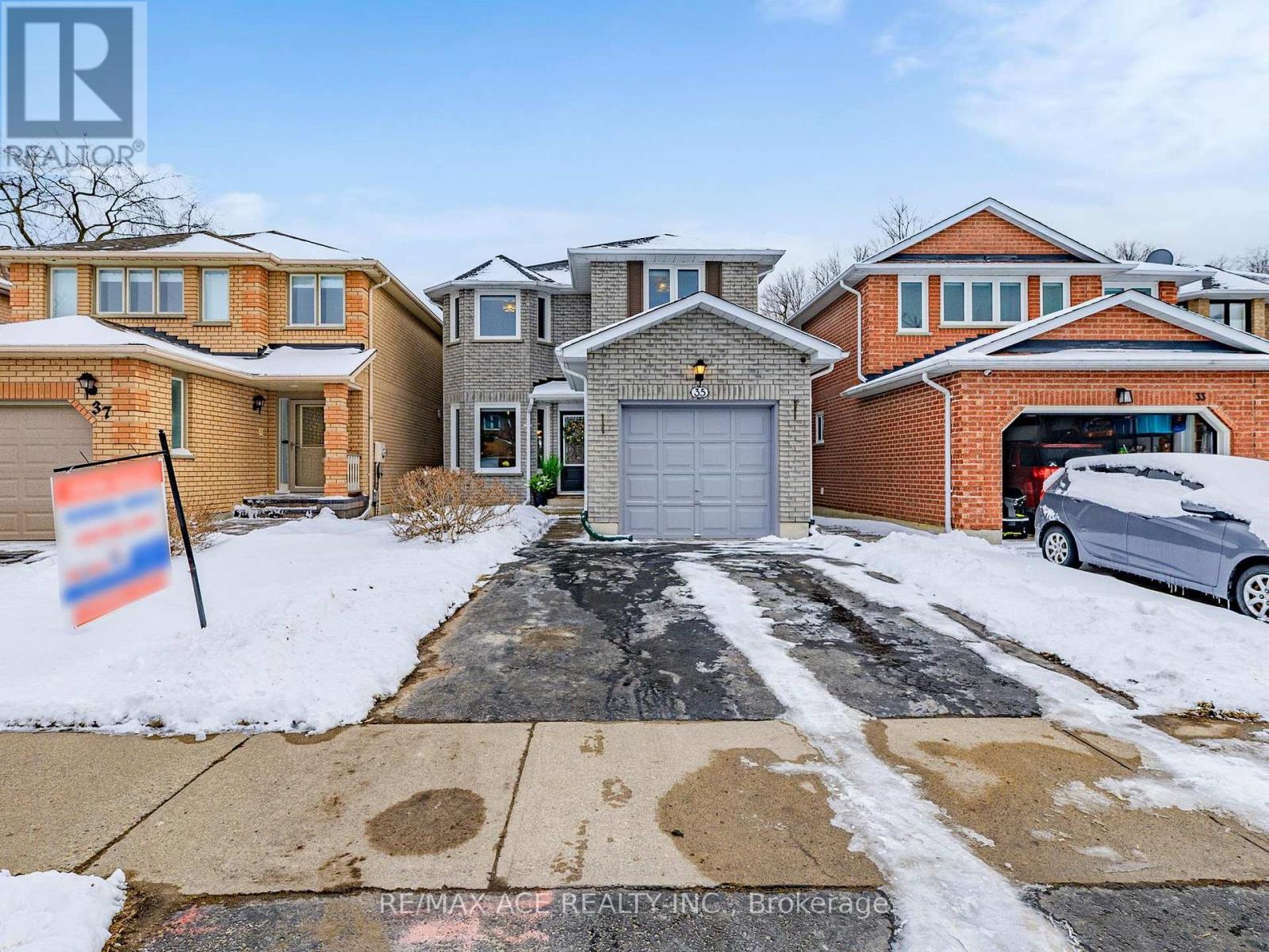 35 Stagemaster Crescent, Clarington, Ontario  L1E 2Y7 - Photo 2 - E12895204