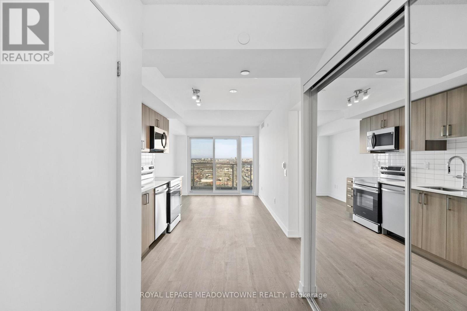 2304 - 1010 Sandy Beach Road, Pickering, Ontario  L1W 3V9 - Photo 4 - E12895228