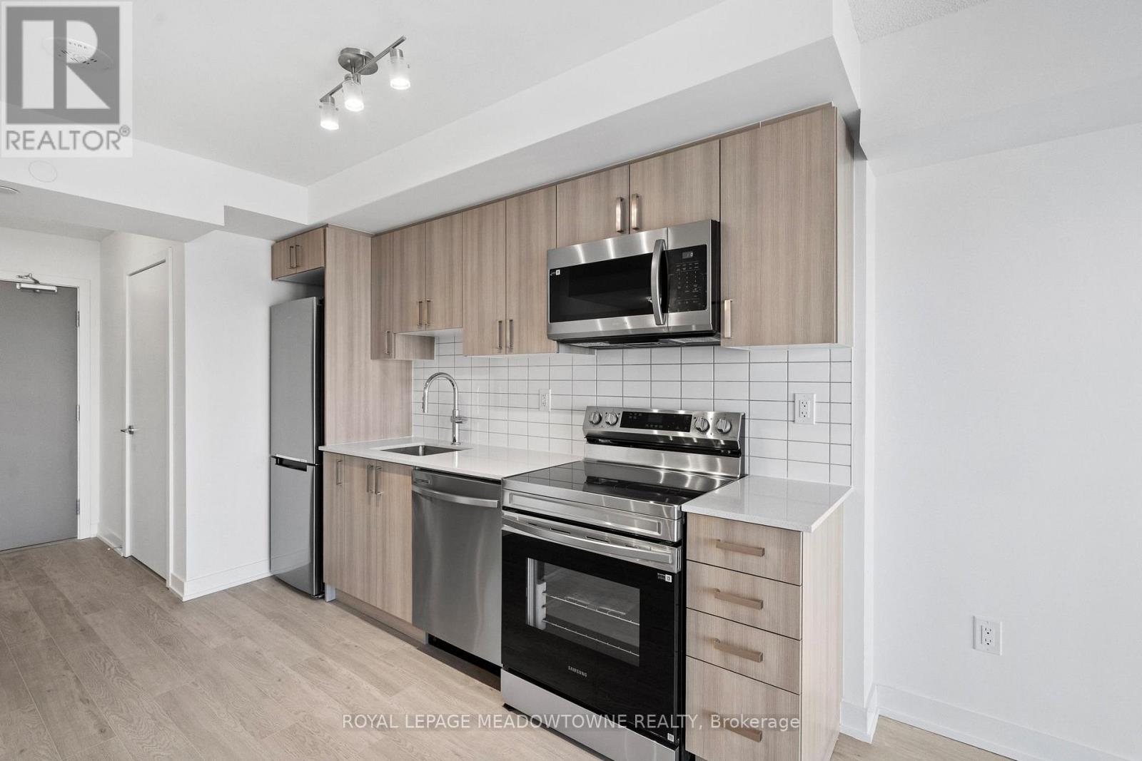 2304 - 1010 Sandy Beach Road, Pickering, Ontario  L1W 3V9 - Photo 8 - E12895228