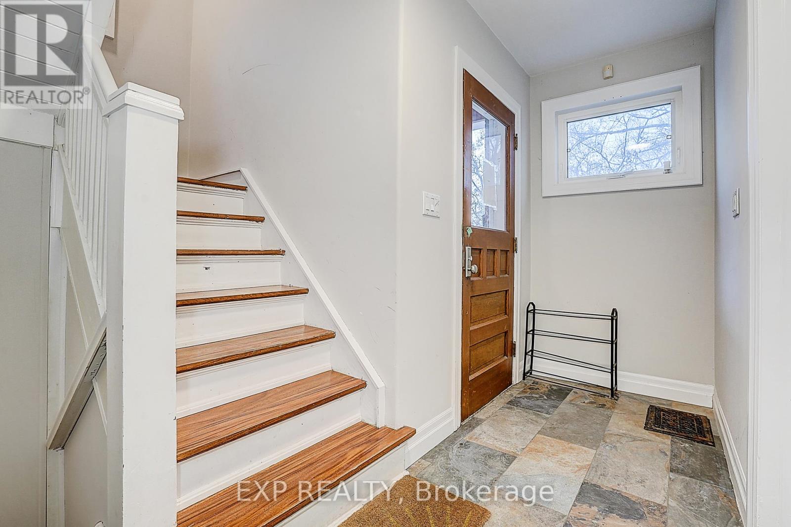 12 Vincent Street, Newmarket, Ontario  L3Y 4G2 - Photo 3 - N12895192