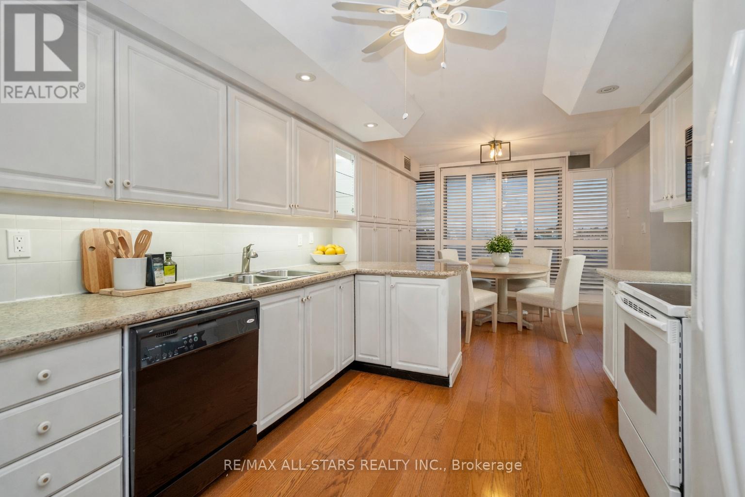 404 - 610 Bullock Drive, Markham (Markville), Ontario  L3R 0G1 - Photo 22 - N12895254