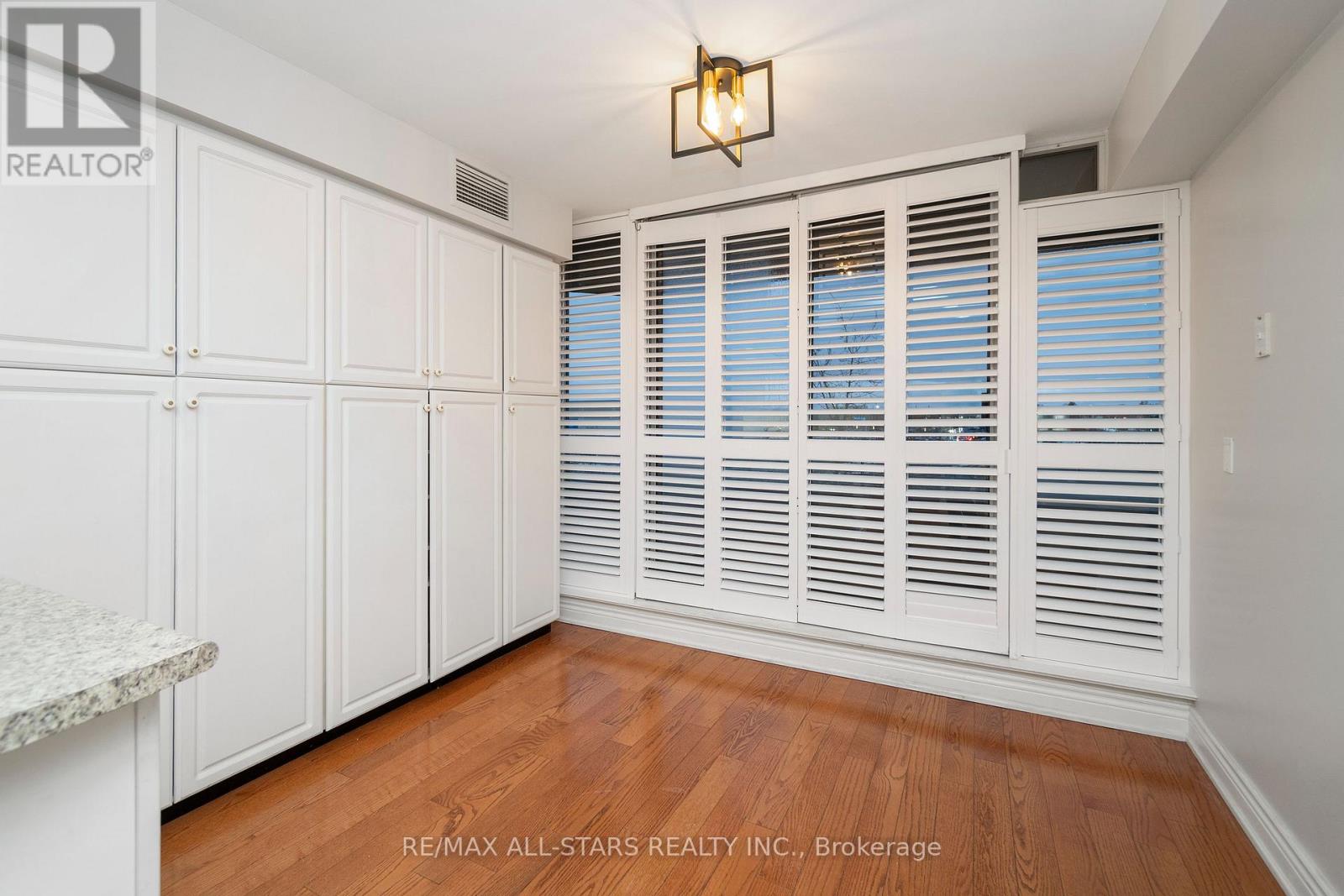 404 - 610 Bullock Drive, Markham (Markville), Ontario  L3R 0G1 - Photo 25 - N12895254