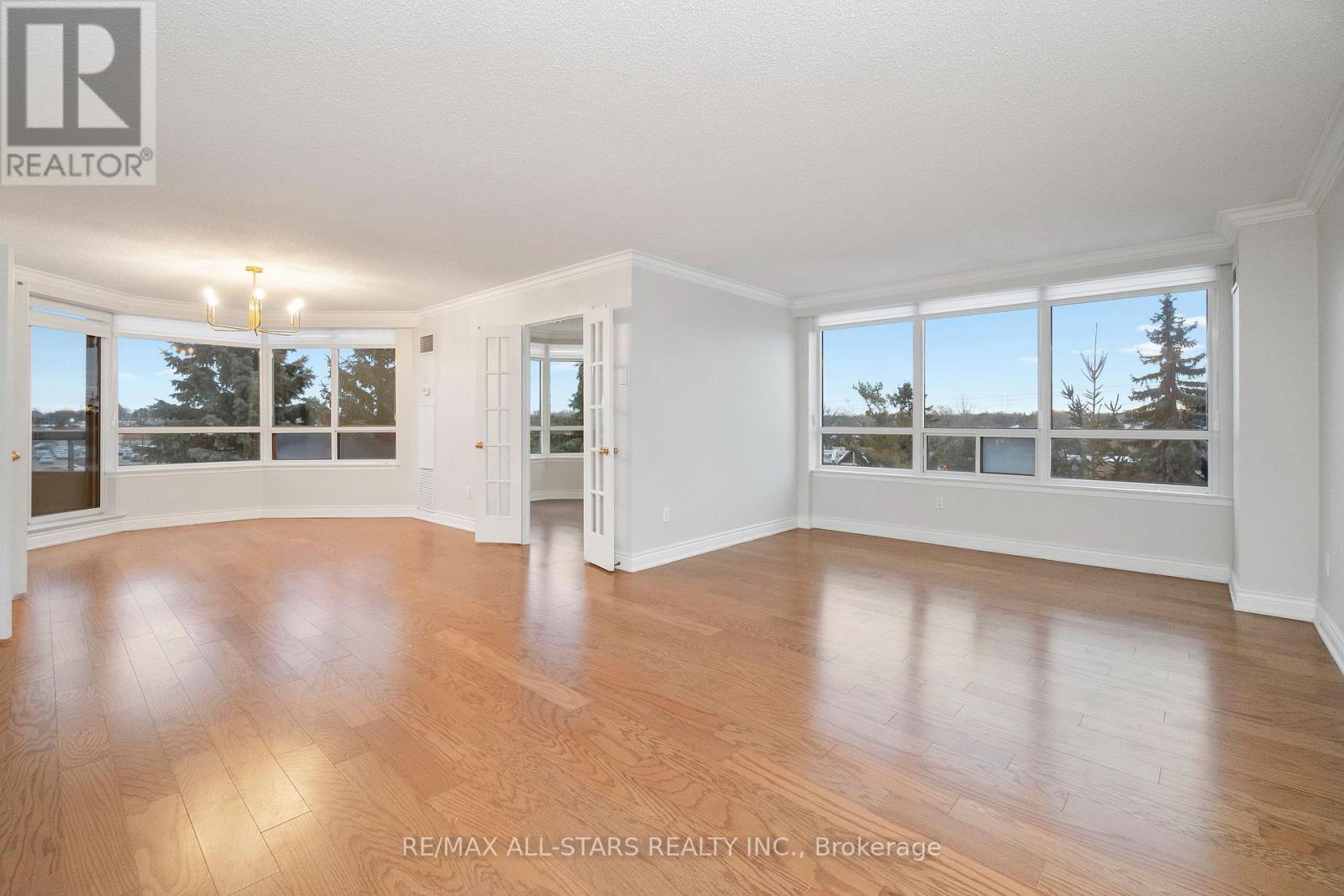 404 - 610 Bullock Drive, Markham (Markville), Ontario  L3R 0G1 - Photo 3 - N12895254