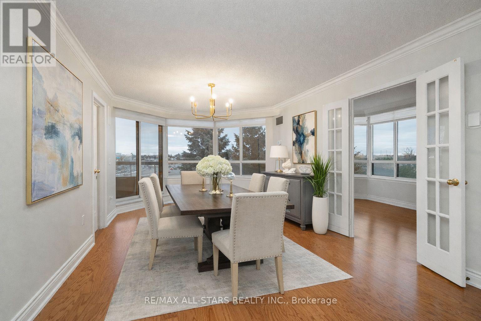 404 - 610 Bullock Drive, Markham (Markville), Ontario  L3R 0G1 - Photo 4 - N12895254