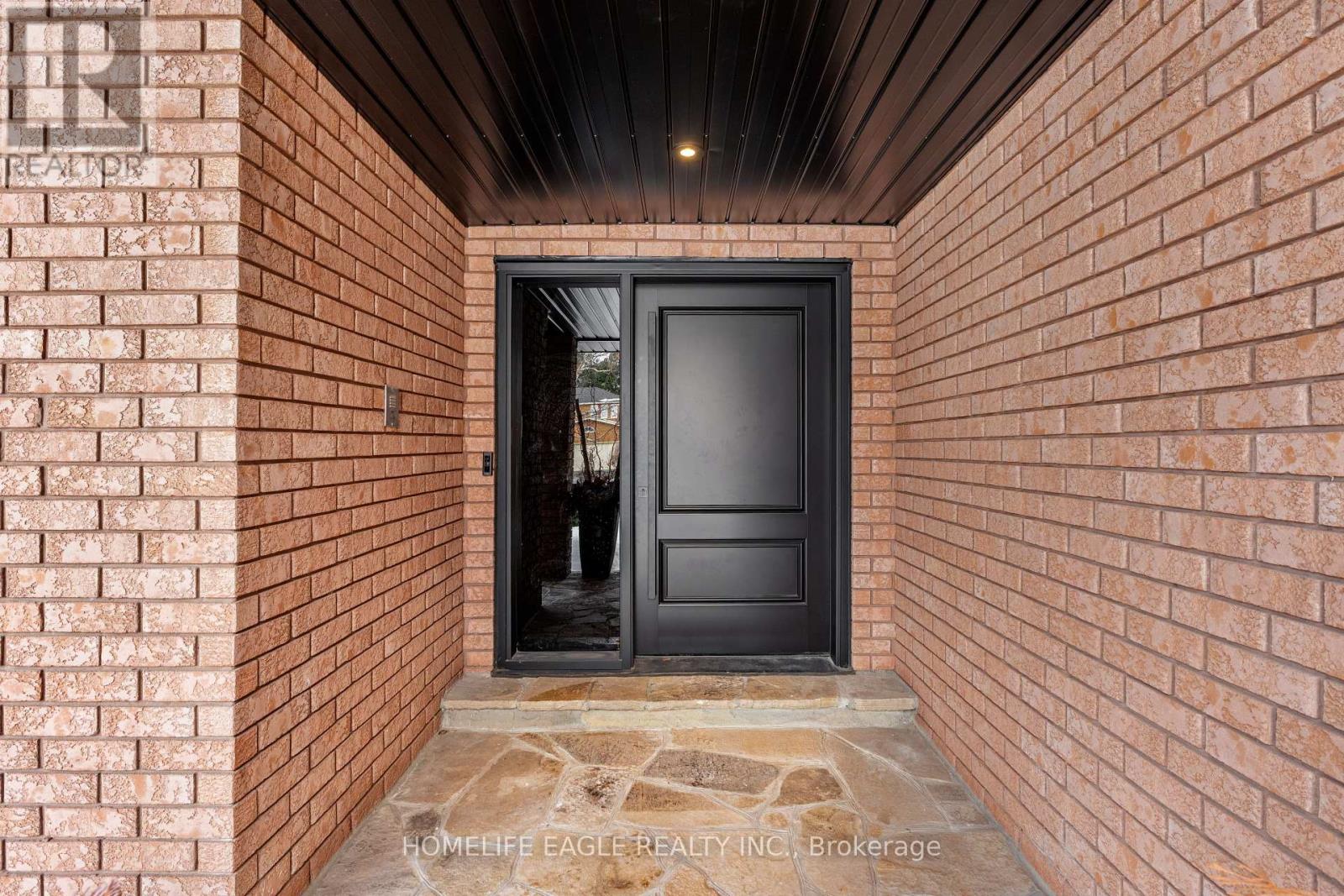 26 Whitetail Court, Vaughan, Ontario  L4L 5K9 - Photo 2 - N12895274