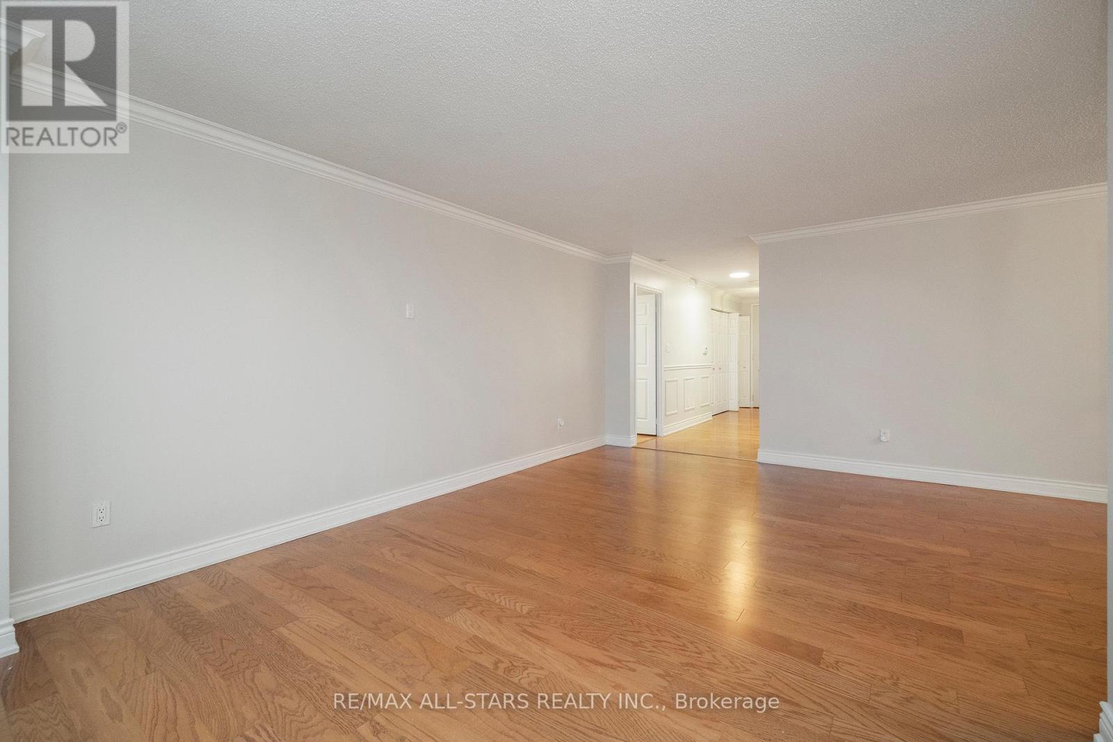 404 - 610 Bullock Drive, Markham (Markville), Ontario  L3R 0G1 - Photo 10 - N12895330