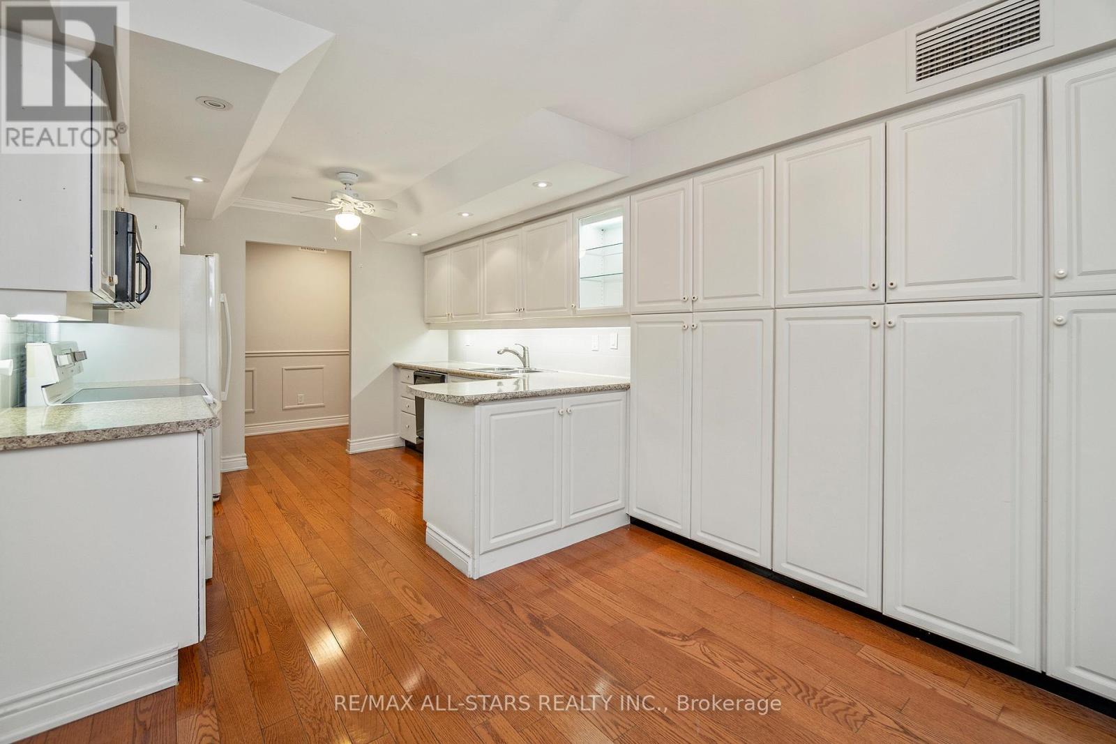 404 - 610 Bullock Drive, Markham (Markville), Ontario  L3R 0G1 - Photo 24 - N12895330