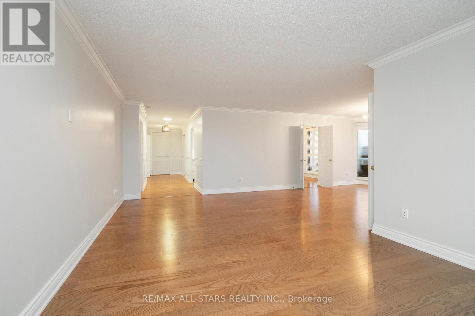 404 - 610 Bullock Drive, Markham (Markville), Ontario  L3R 0G1 - Photo 8 - N12895330