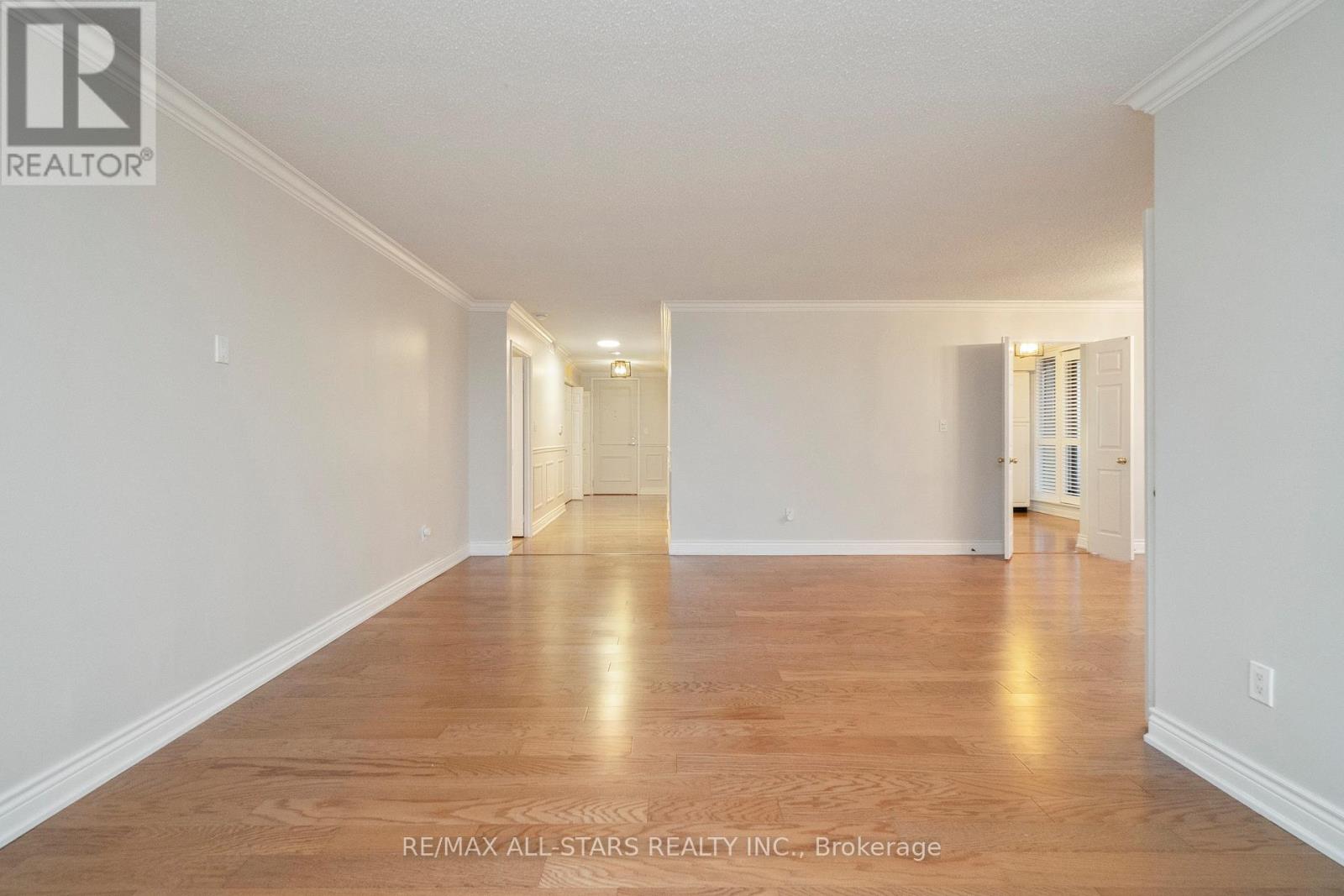 404 - 610 Bullock Drive, Markham (Markville), Ontario  L3R 0G1 - Photo 9 - N12895330