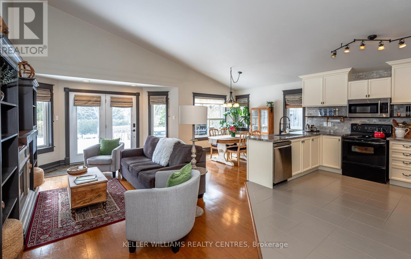 142 Mainprize Crescent, East Gwillimbury, Ontario  L0G 1M0 - Photo 3 - N12895362