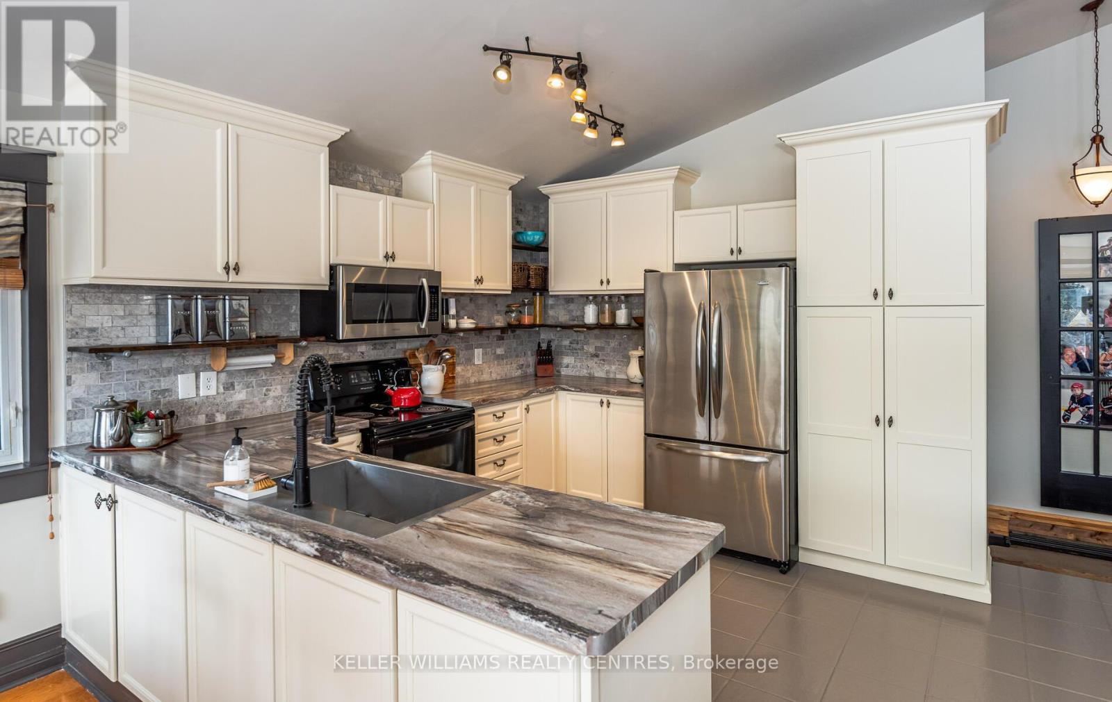 142 Mainprize Crescent, East Gwillimbury, Ontario  L0G 1M0 - Photo 7 - N12895362