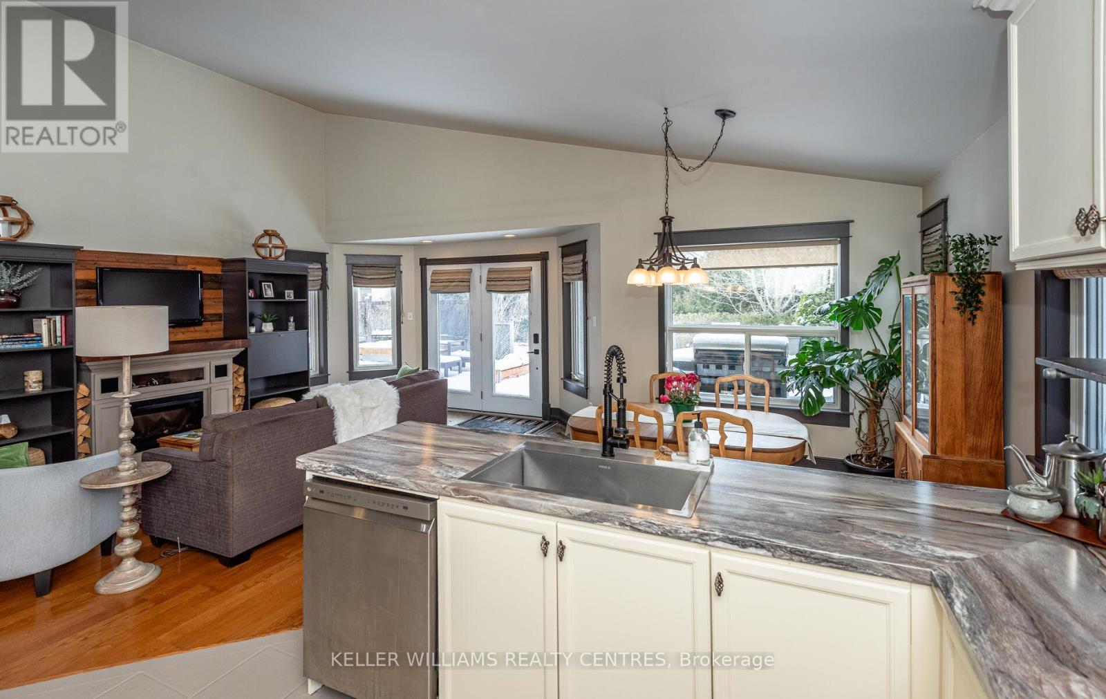 142 Mainprize Crescent, East Gwillimbury, Ontario  L0G 1M0 - Photo 9 - N12895362