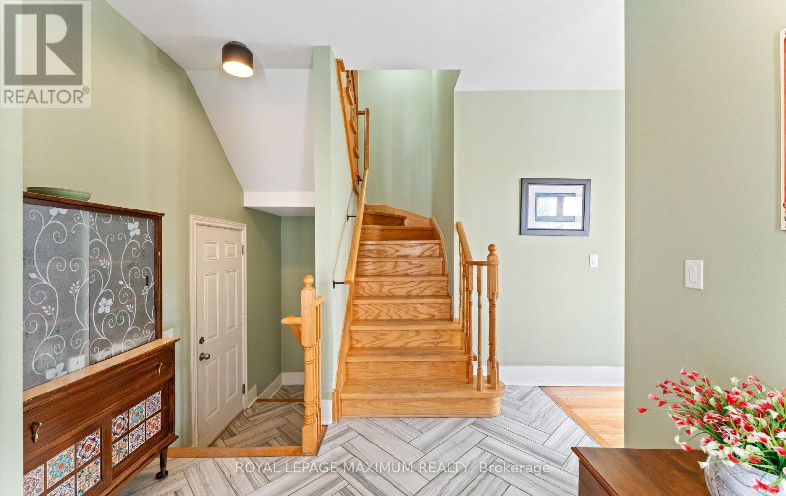 25 John Frank Road, Vaughan, Ontario  L4L 0A5 - Photo 5 - N12895374