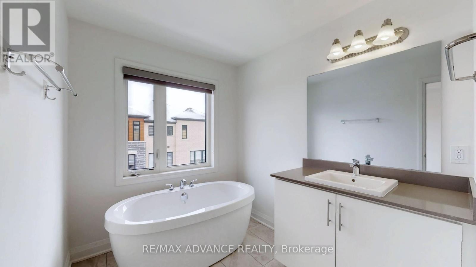 4 Carole Bell Way, Markham, Ontario  L6E 0W2 - Photo 24 - N12895404