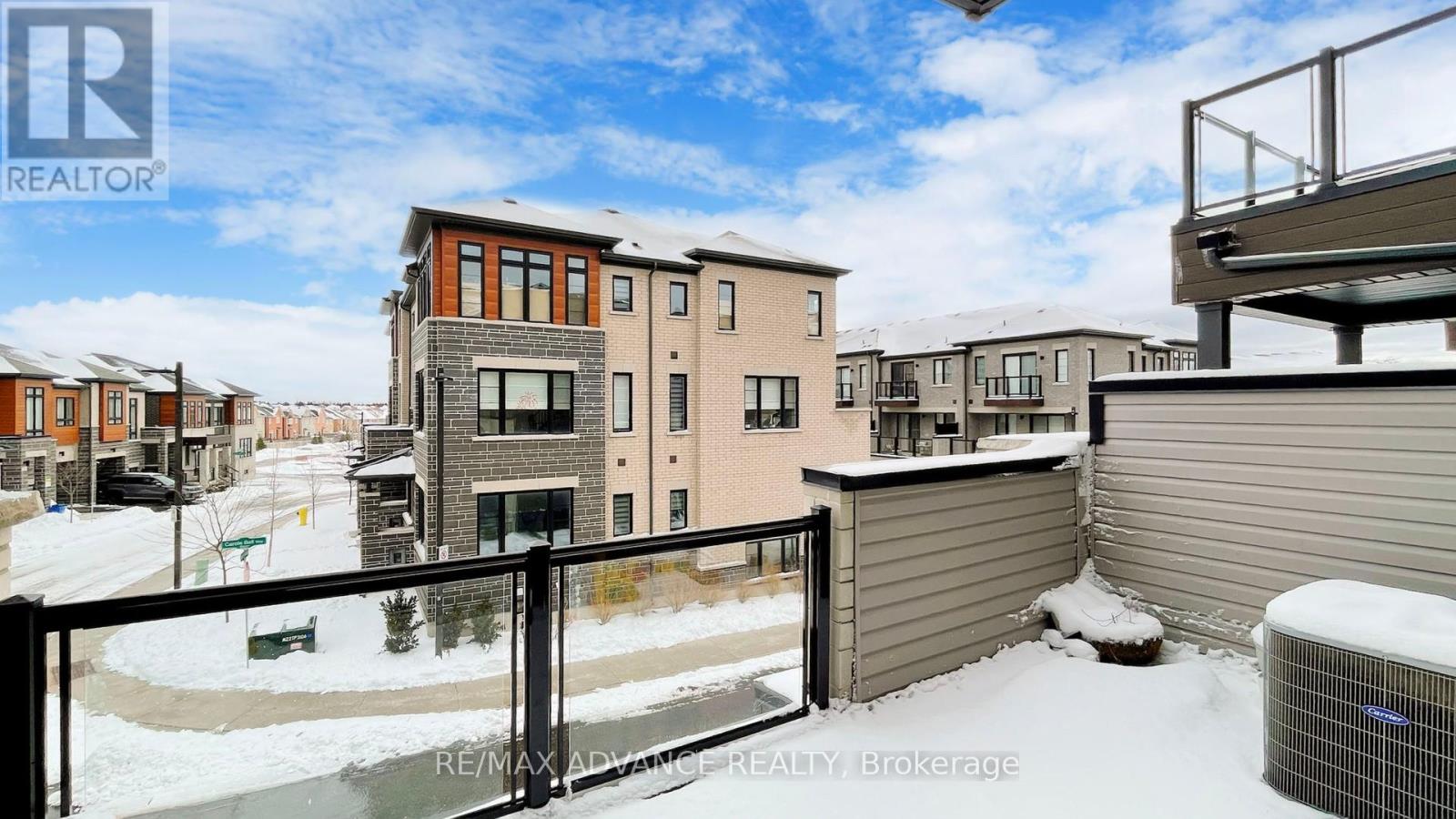 4 Carole Bell Way, Markham, Ontario  L6E 0W2 - Photo 3 - N12895404