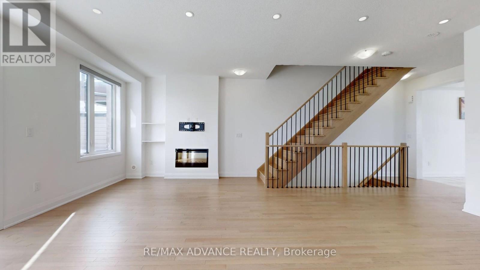 4 Carole Bell Way, Markham, Ontario  L6E 0W2 - Photo 4 - N12895404