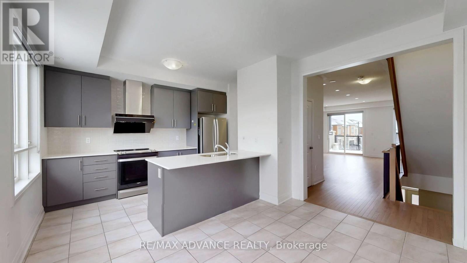 4 Carole Bell Way, Markham, Ontario  L6E 0W2 - Photo 6 - N12895404