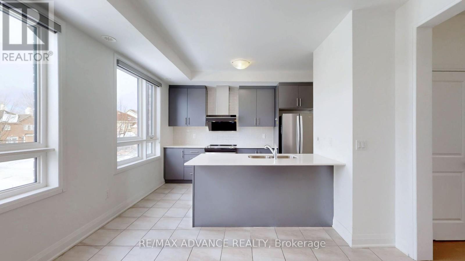 4 Carole Bell Way, Markham, Ontario  L6E 0W2 - Photo 7 - N12895404