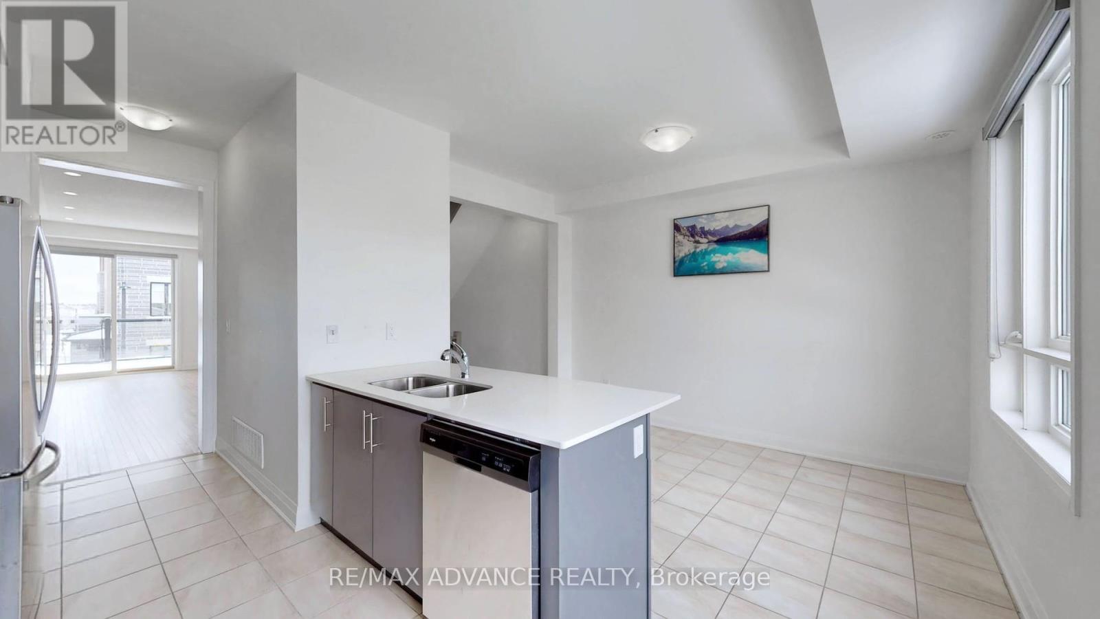 4 Carole Bell Way, Markham, Ontario  L6E 0W2 - Photo 9 - N12895404