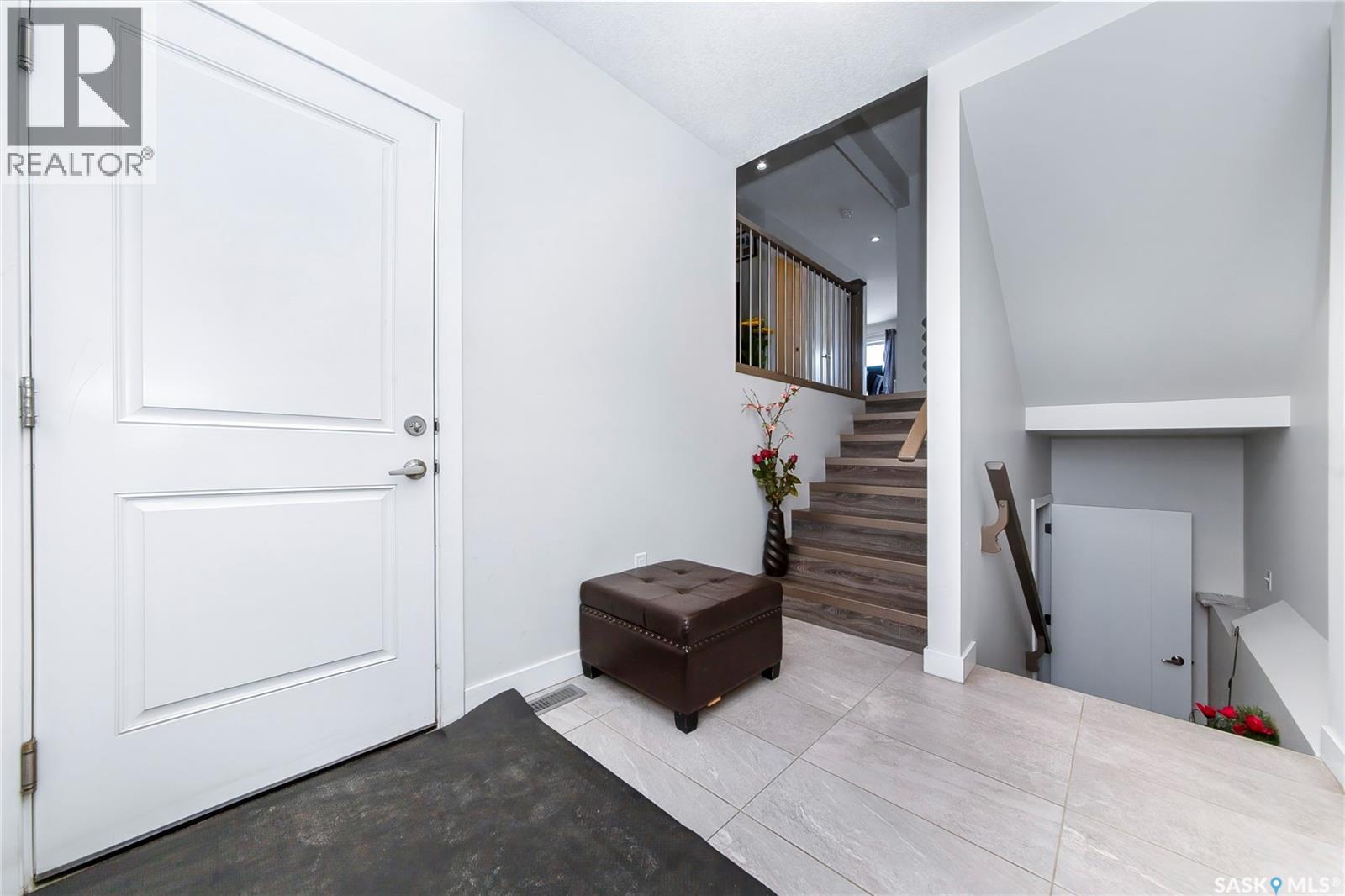 4166 Diefenbaker Drive, Saskatoon, Saskatchewan  S7I 6W8 - Photo 4 - SK030725