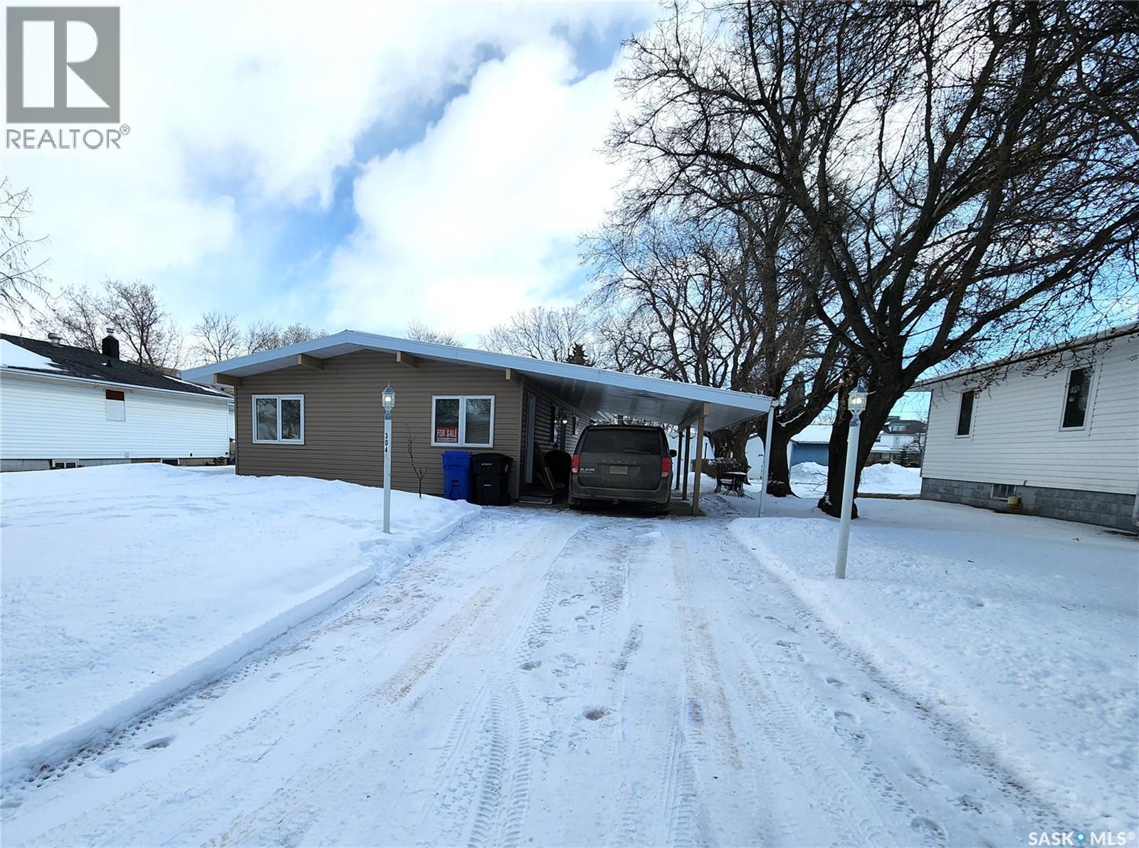 304 Second Avenue E, Lampman, Saskatchewan  S0C 1N0 - Photo 1 - SK030695