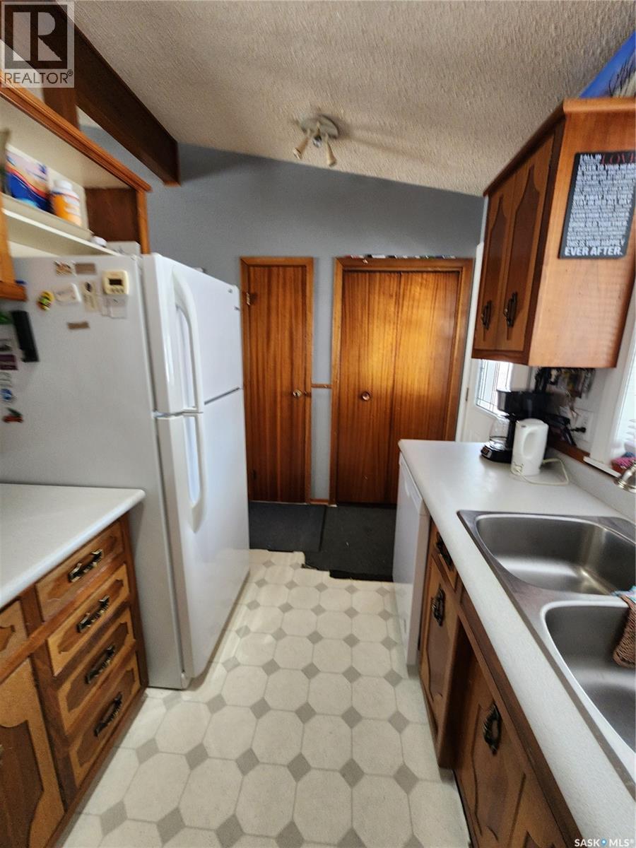 304 Second Avenue E, Lampman, Saskatchewan  S0C 1N0 - Photo 19 - SK030695