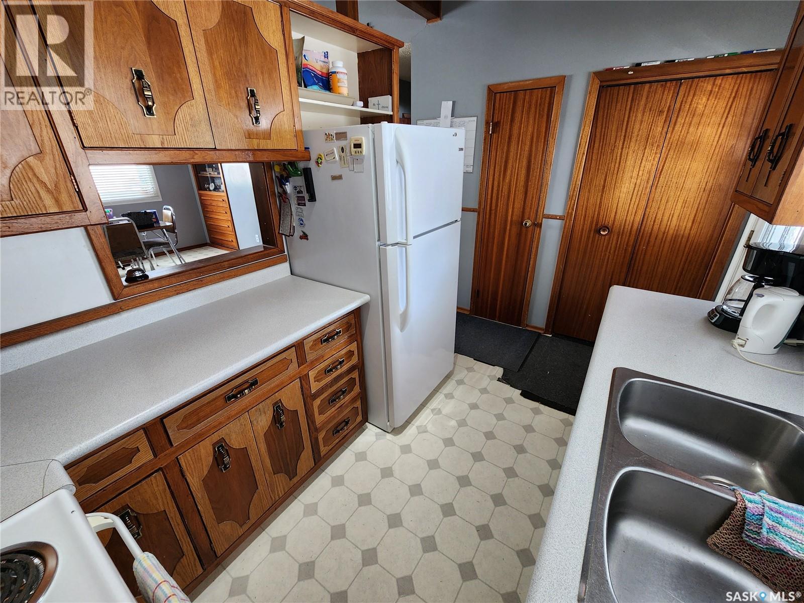 304 Second Avenue E, Lampman, Saskatchewan  S0C 1N0 - Photo 21 - SK030695