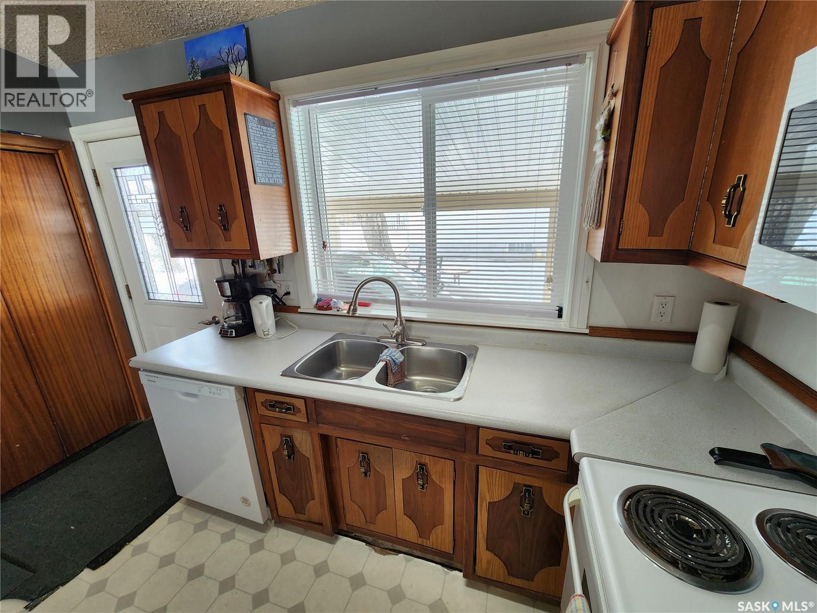 304 Second Avenue E, Lampman, Saskatchewan  S0C 1N0 - Photo 22 - SK030695