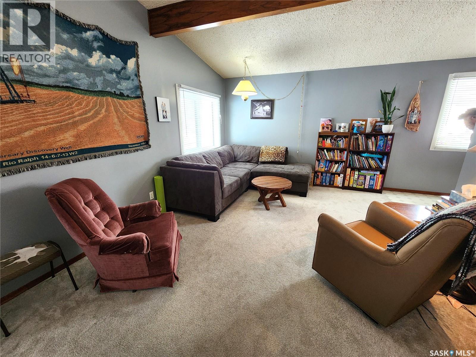 304 Second Avenue E, Lampman, Saskatchewan  S0C 1N0 - Photo 4 - SK030695