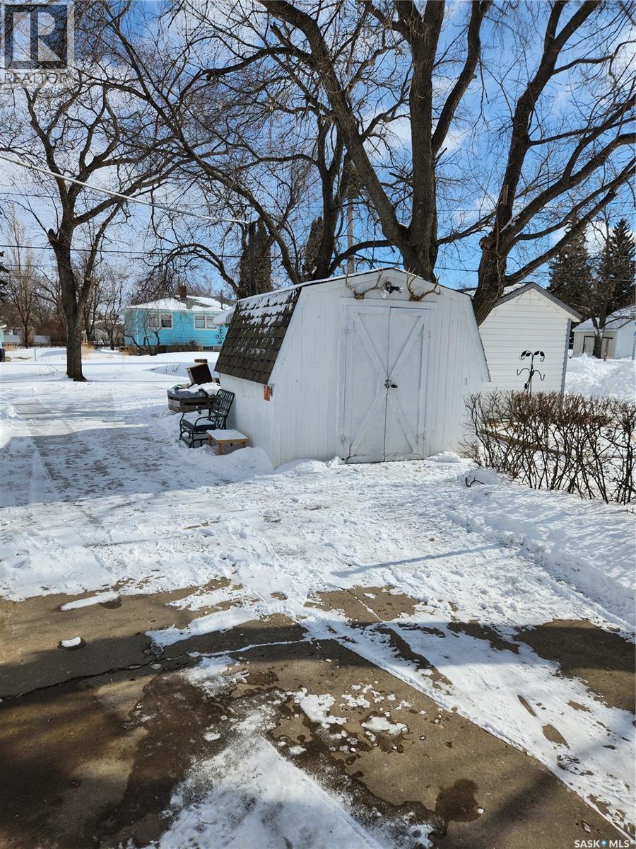 304 Second Avenue E, Lampman, Saskatchewan  S0C 1N0 - Photo 45 - SK030695