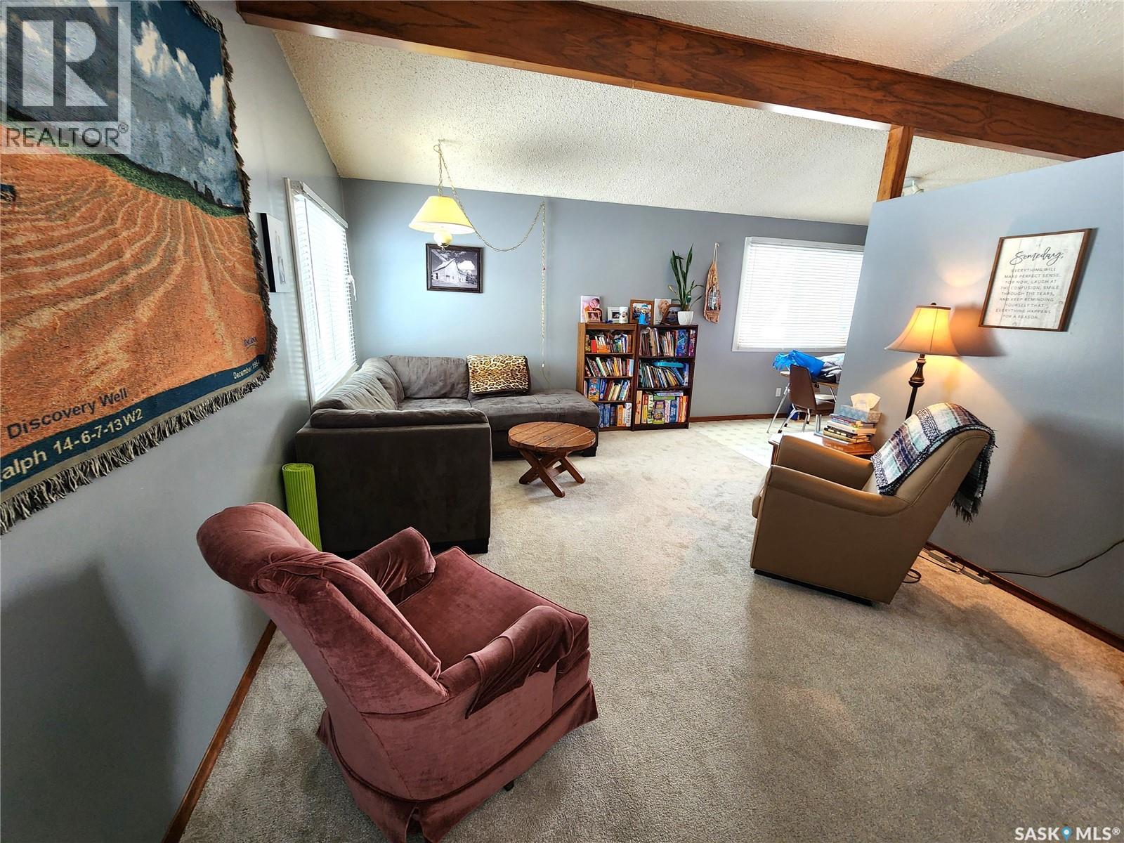 304 Second Avenue E, Lampman, Saskatchewan  S0C 1N0 - Photo 5 - SK030695