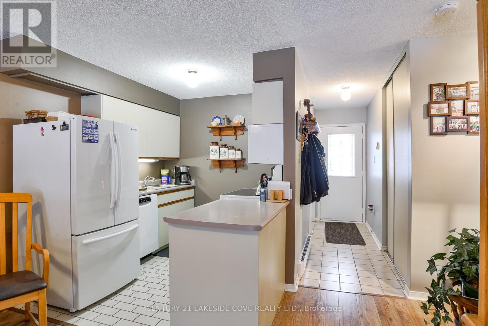 71 Laguna Parkway, Ramara, Ontario  L0K 1B0 - Photo 9 - S12895286