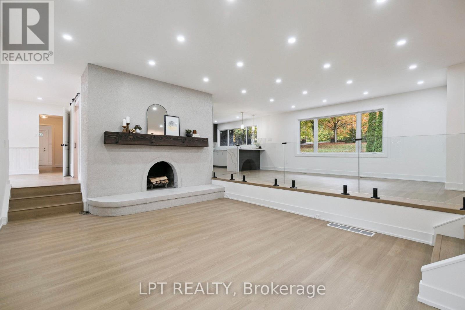 1083 Line 15 N, Oro-Medonte, Ontario  L3V 8J1 - Photo 7 - S12895384