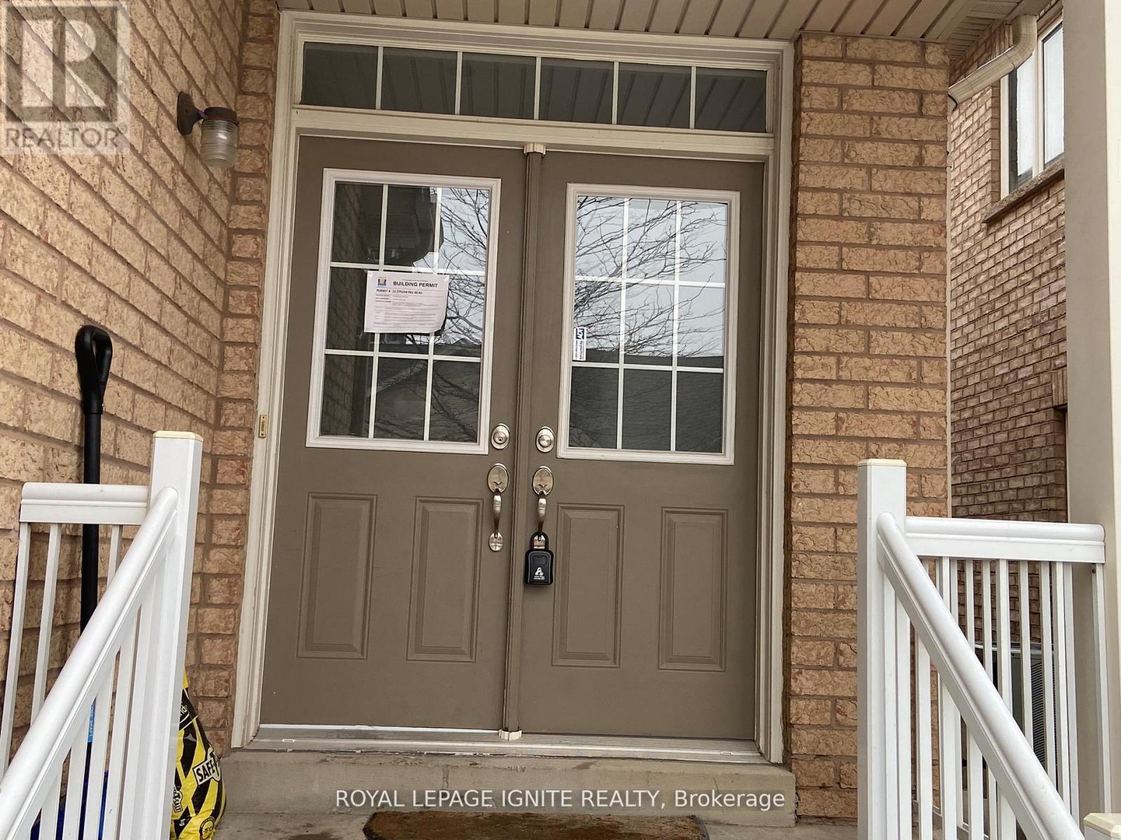 (Main & 2nd Floor) - 90 Kilrea Way, Brampton (Credit Valley), Ontario  L6X 0R3 - Photo 3 - W12895138