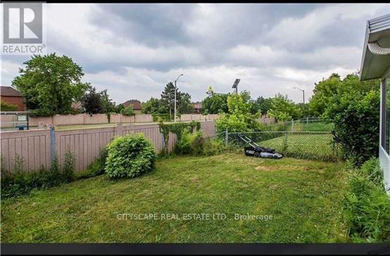 4154 Beacon Lane, Mississauga, Ontario  L5C 3V9 - Photo 10 - W12895146