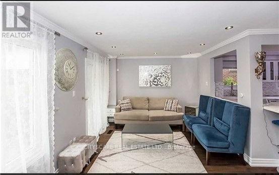 4154 Beacon Lane, Mississauga, Ontario  L5C 3V9 - Photo 7 - W12895146