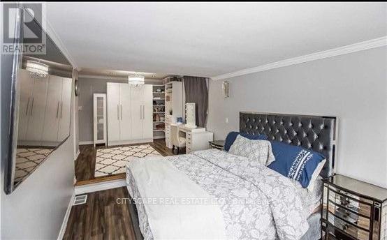 4154 Beacon Lane, Mississauga, Ontario  L5C 3V9 - Photo 8 - W12895146