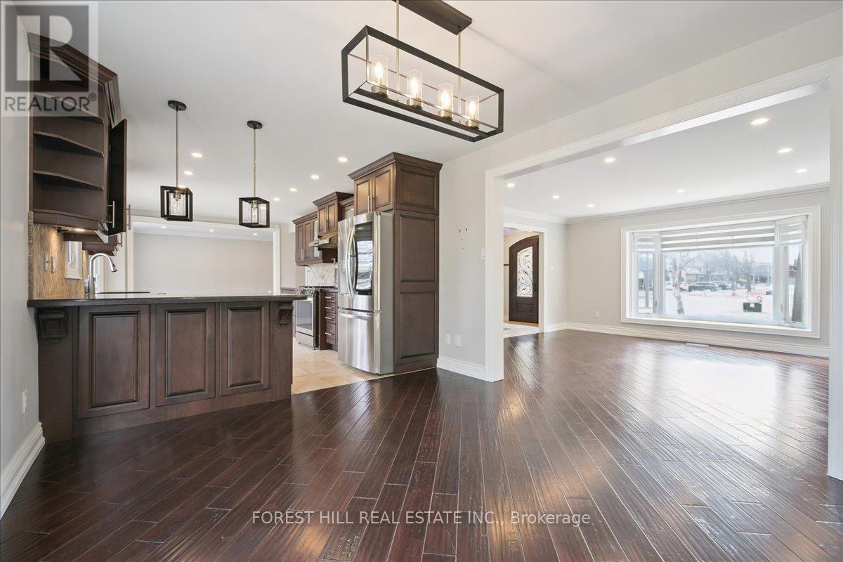 2579 Kenna Court, Mississauga, Ontario  L5K 2K4 - Photo 11 - W12895164