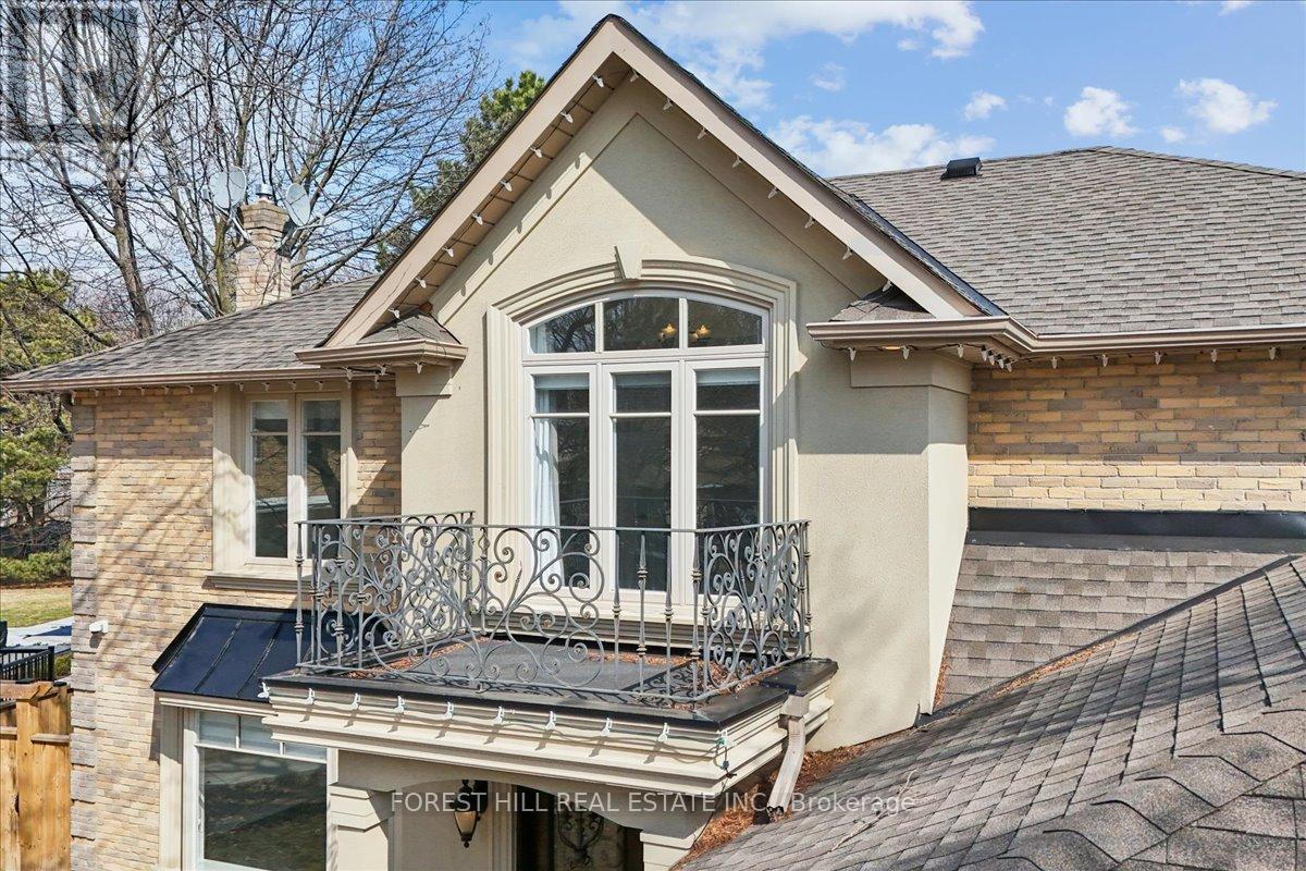 2579 Kenna Court, Mississauga, Ontario  L5K 2K4 - Photo 2 - W12895164