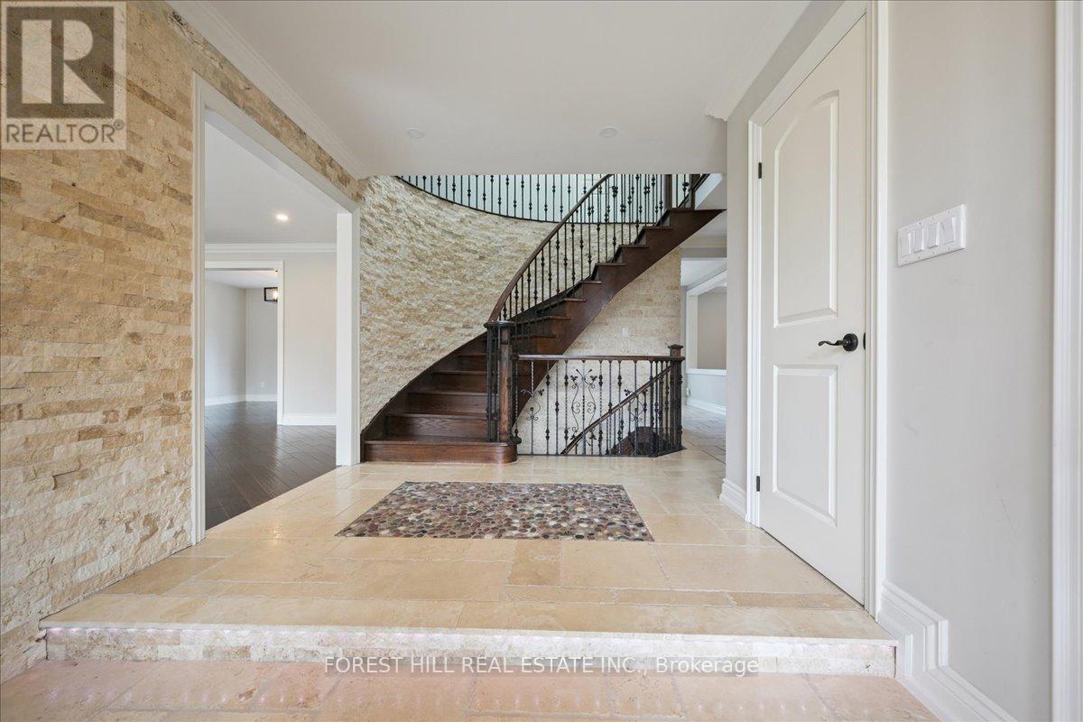 2579 Kenna Court, Mississauga, Ontario  L5K 2K4 - Photo 4 - W12895164