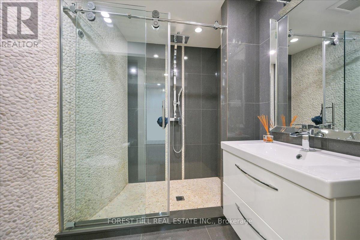 2579 Kenna Court, Mississauga, Ontario  L5K 2K4 - Photo 41 - W12895164