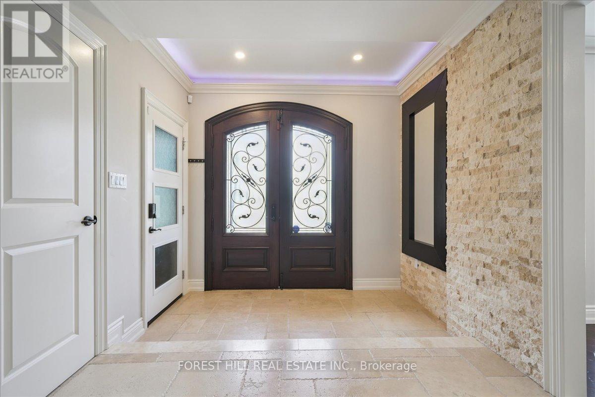 2579 Kenna Court, Mississauga, Ontario  L5K 2K4 - Photo 5 - W12895164