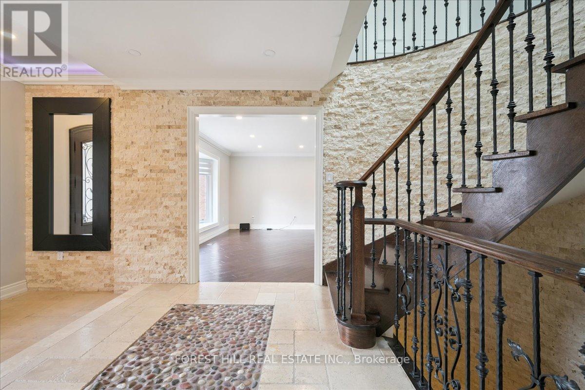 2579 Kenna Court, Mississauga, Ontario  L5K 2K4 - Photo 6 - W12895164