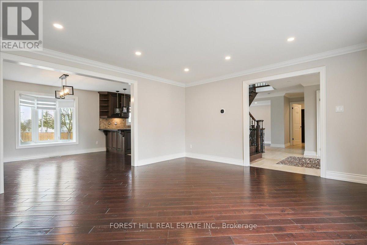 2579 Kenna Court, Mississauga, Ontario  L5K 2K4 - Photo 8 - W12895164